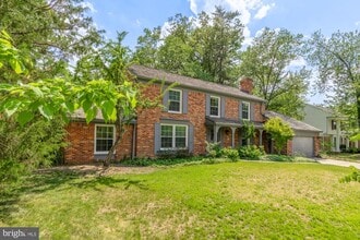 Building Photo - 8416 Fox Run