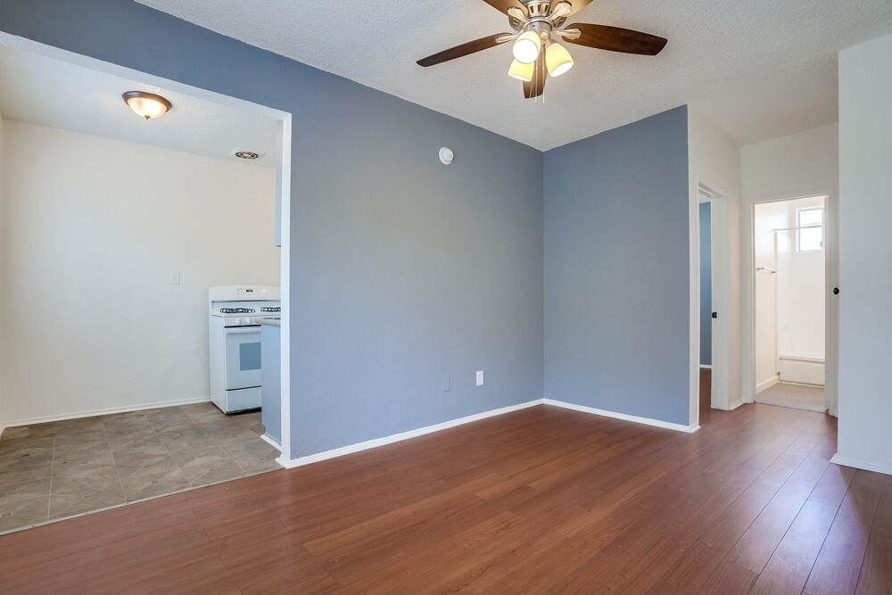 Foto principal - 1741 W 120th St