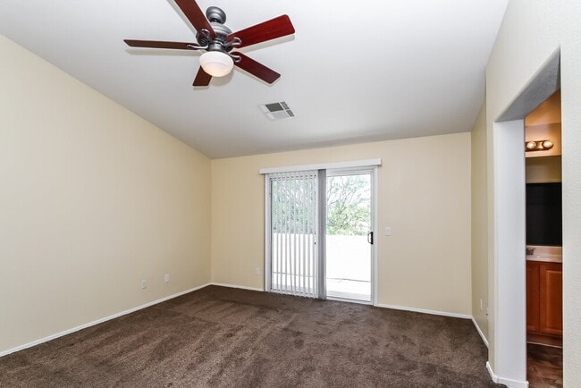 Building Photo - 9841 N Fast Elk St