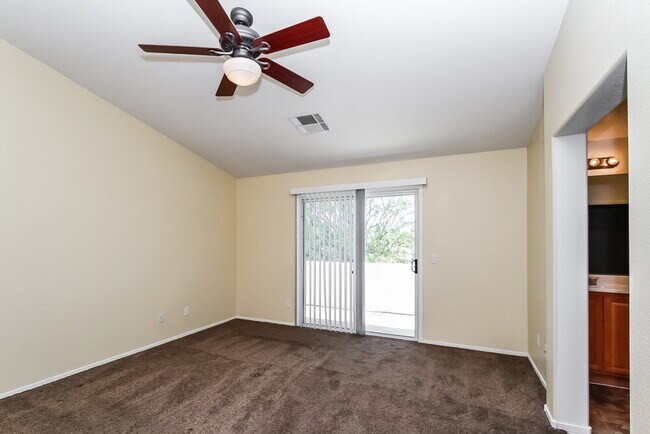 Foto del edificio - 9841 N Fast Elk St