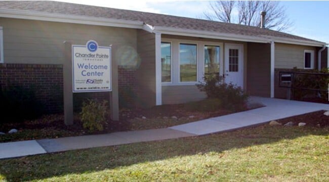 Building Photo - 3025 Kansas Dr