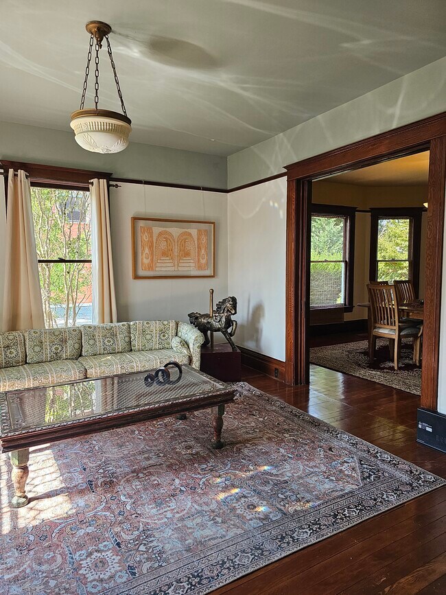 Foto del edificio - 307 NE Graham St