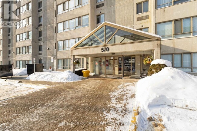 Photo du bâtiment - 570 Proudfoot Ln