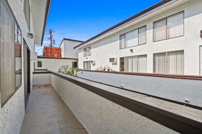 Building Photo - 3415 McLaughlin Ave
