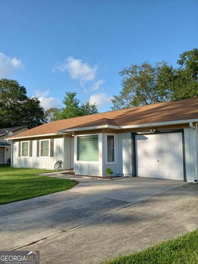 Building Photo - 419 Sunnyside Dr