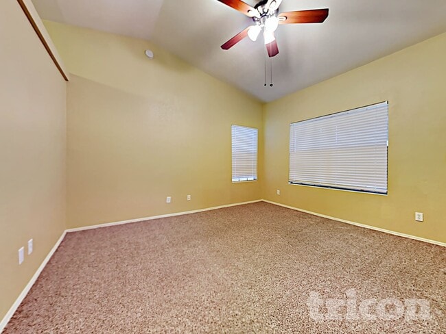 Building Photo - 515 E Rockwood Dr