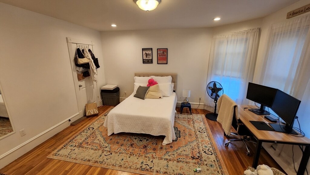 Foto principal - 305 Chelsea St