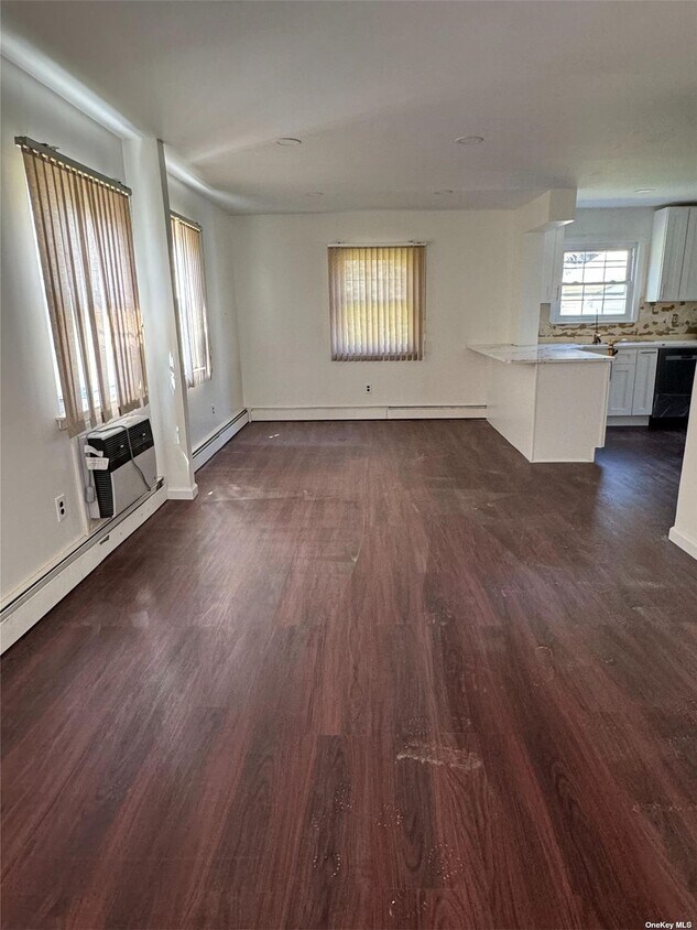 Building Photo - 7 Cherry Brook Pl N