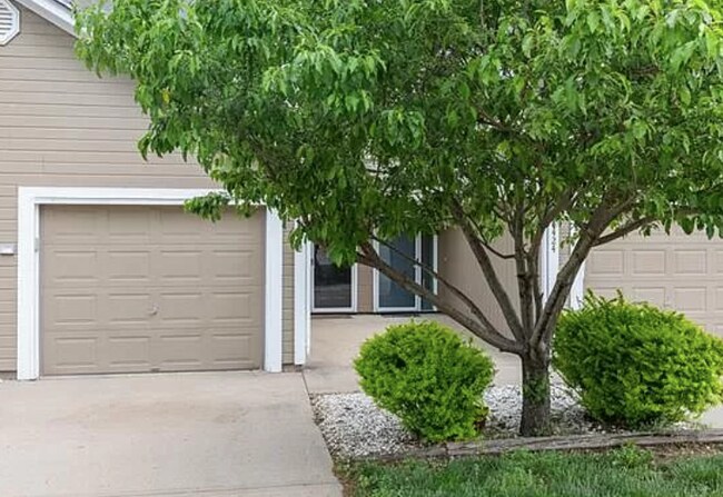 Building Photo - 15422 E 48th St