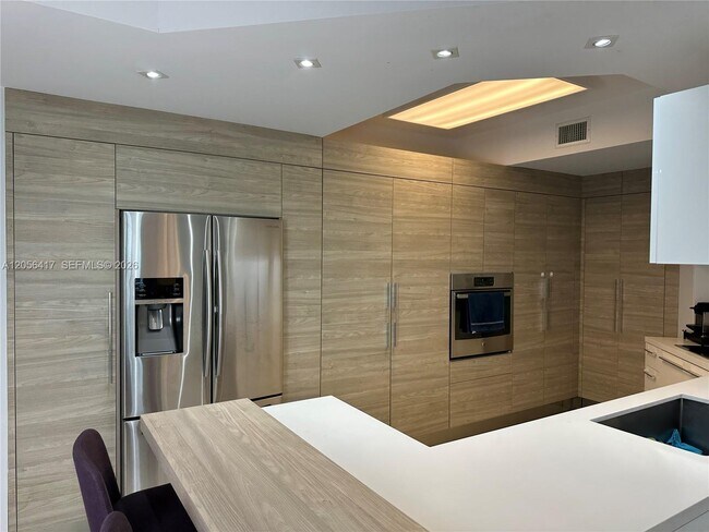 Foto del edificio - 888 Brickell Key Dr