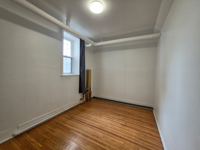 Building Photo - 429 Qu'Appelle Ave