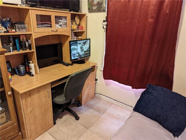 Building Photo - 222 Magnolia St