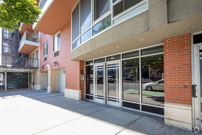 Building Photo - 570-574 4th Ave