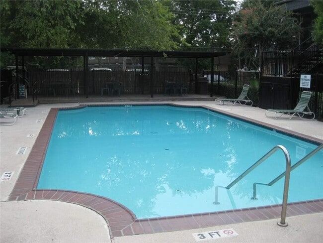 Foto del edificio - 8941 Gaylord Dr