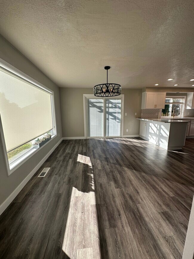 Dining Area - 7353 SE Hacienda Ct