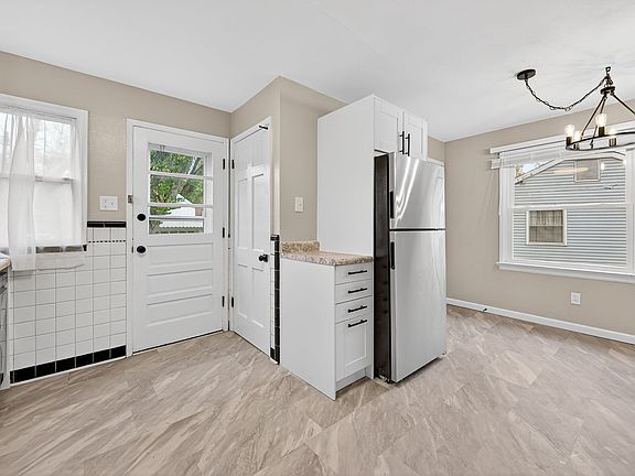 Building Photo - 8232 Davenport Dr