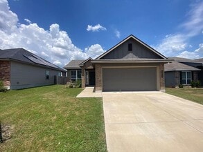 Building Photo - 2012 Dade Loop