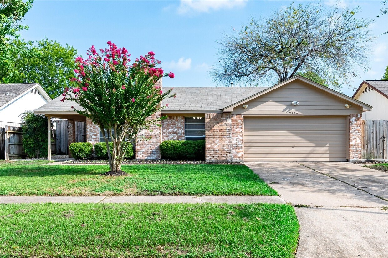 Foto principal - 9306 Sanford Rd