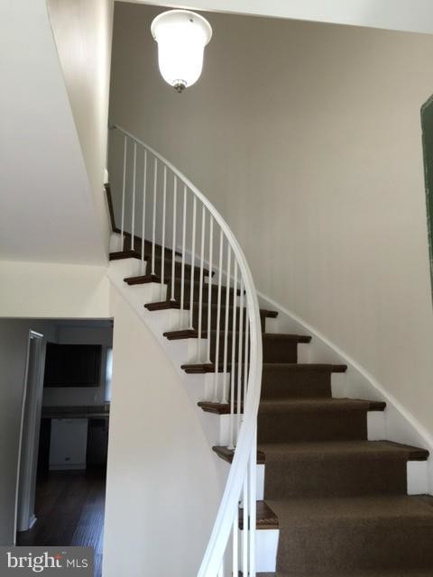 Foto principal - 5947 Queenston St