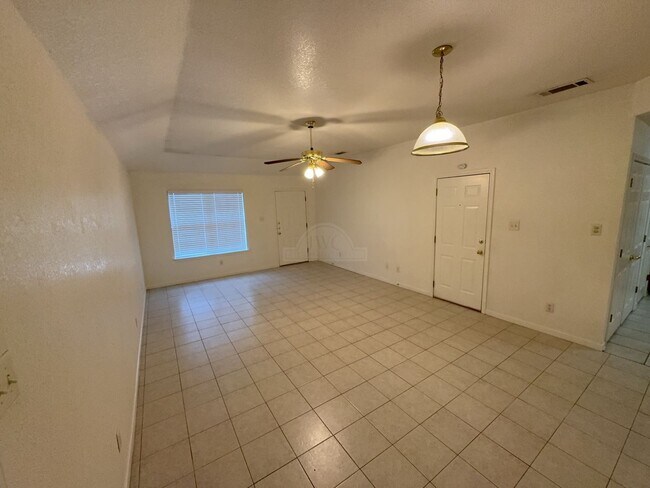 Building Photo - 2807 Edgefield