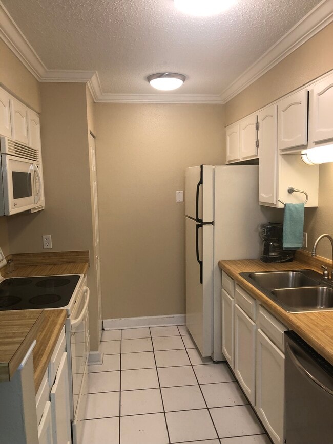 Building Photo - 734 G Village Drive