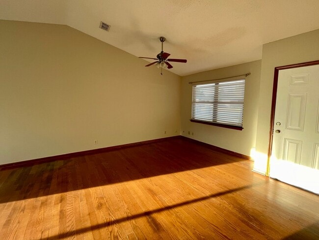 Building Photo - 154 Green Acre Cir N