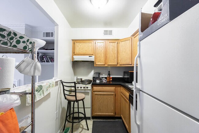 Foto del edificio - 4513 1/2 MacArthur Blvd NW