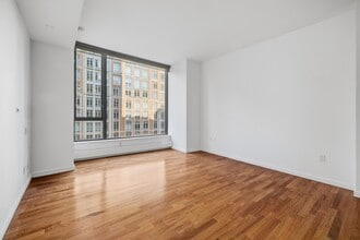 Building Photo - 505 Greenwich St