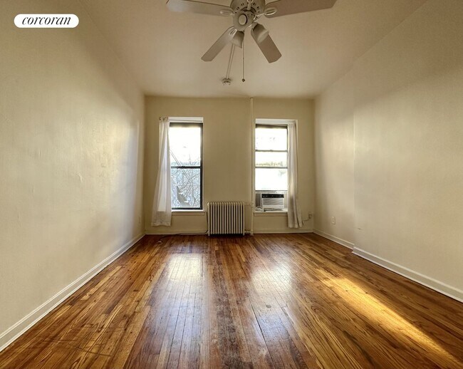 Foto del edificio - 444 W 49th St