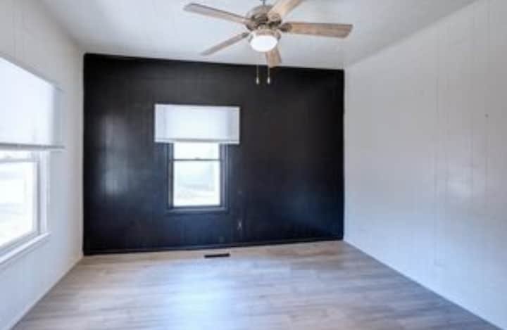 Primary Photo - 410 E Taylor Ave