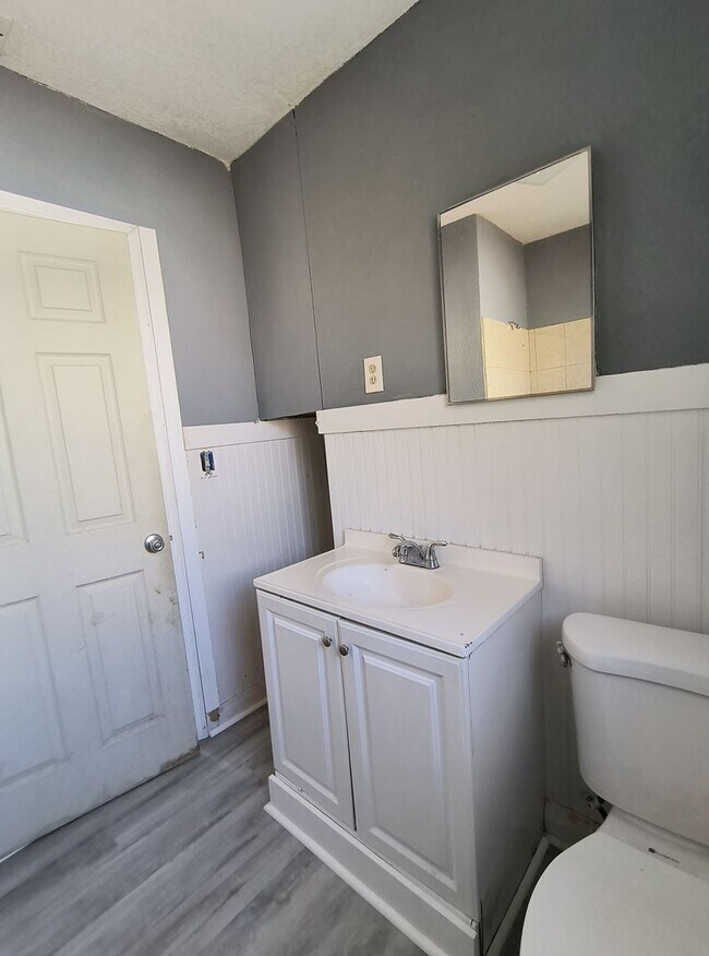 Building Photo - 2-Bedroom WITH SUNROOM Home for Rent in Downtown Winter Haven