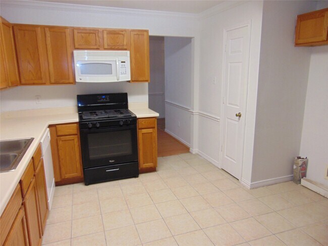 Foto del edificio - 8603 Rustling Leaves Dr