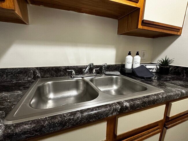 Foto del edificio - 112 Robbins Ave