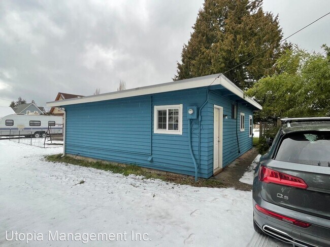 Building Photo - 2 br, 1 bath House - 533 F St.