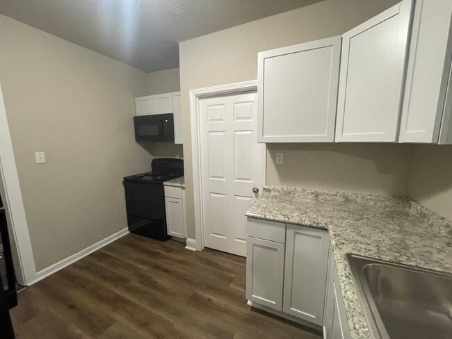 Building Photo - One Bedroom One Stall Detached Garage