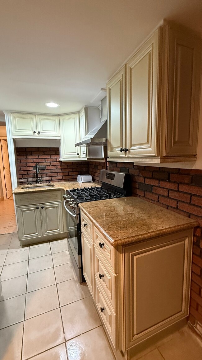 Building Photo - 458 Midland Ave