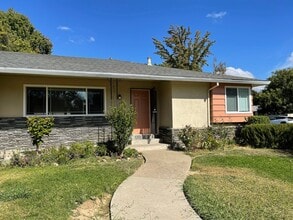 Building Photo - 852 Skipper Cir