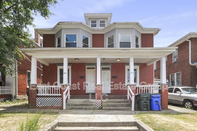 Building Photo - 221-223 W Howard Street