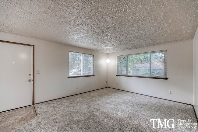 Foto del edificio - Charming Pet Friendly 2BR Condo with a Garage!