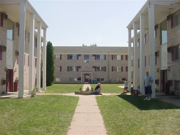 Building Photo - 743 Grand St