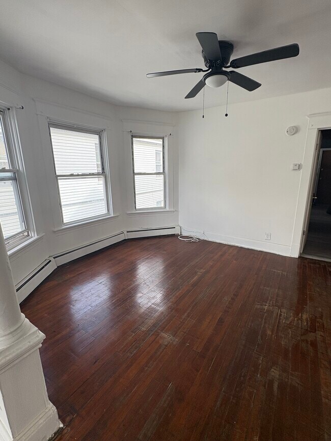Foto del edificio - 826 Hampton Ave