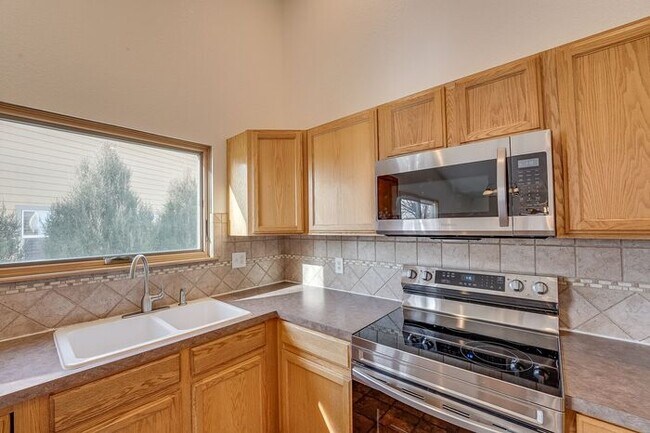 Building Photo - 420 Sorrel Dr