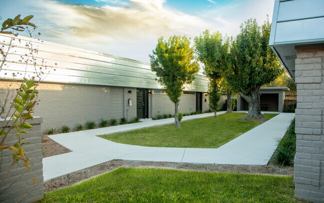 Building Photo - 1407 W Nolana Ave