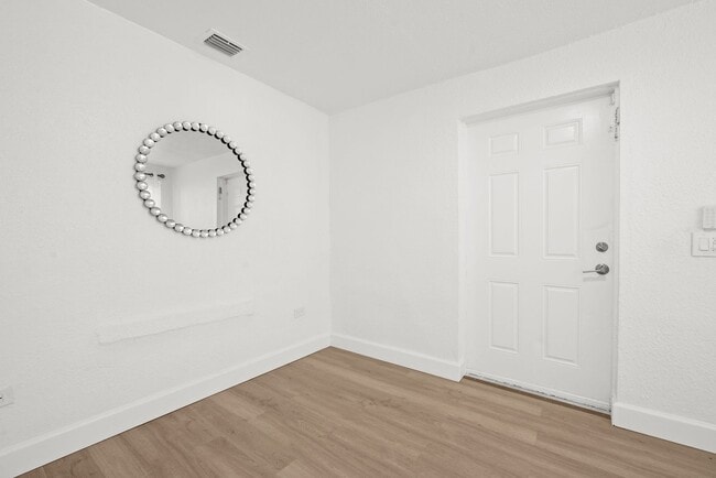 Photo - Spacious 1 Bed / 1 Bath Apartment Near Downtown Miami