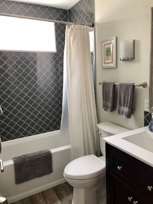 Foto del edificio - Modern 3BR+Den / 2BA Home W/Indoor & Outdoor Living, Views – PROGRESSIVE