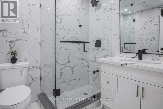 Building Photo - 87 Woodriver St