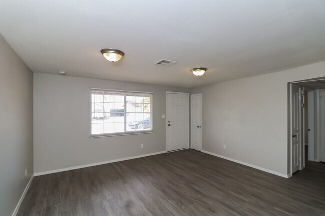 Building Photo - 7009 W Palm Ln