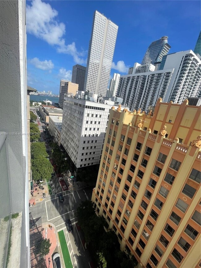 Foto del edificio - 151 SE 1st St