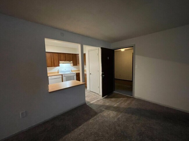 Building Photo - 507 Columbia Dr