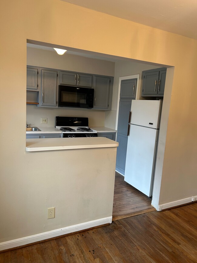 Building Photo - 2009 Elmwood Ave